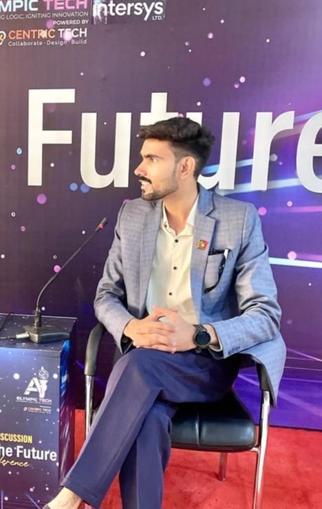 ​Zaid Ali speaking as Brand Ambassador at Olympic Tech Event Aptech Shahrah-e-Faisal Karachi